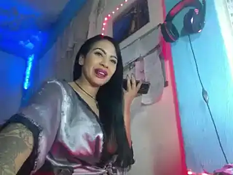 Snapshot of ERIKA-THEDOLL chatting on 6, 12, 2024 ERIKA-THEDOLL online show from 6, 12, 2024