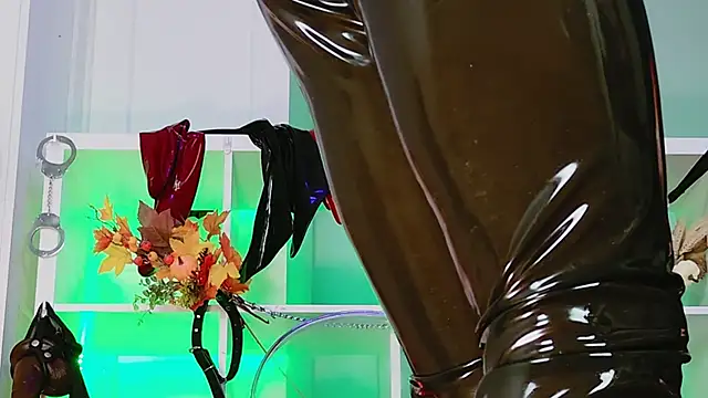 Ella  Kross online show from 2, 11, 2025