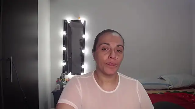 zoe hotxxx online show from 6, 10, 2025