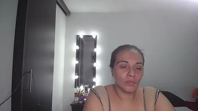 zoe hotxxx online show from 9, 3, 2025