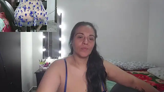 zoe hotxxx online show from 10, 3, 2025