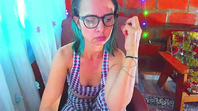 Snapshot of BrianaGarner chatting on 5, 5, 2026 BrianaGarner online show from 5, 5, 2026