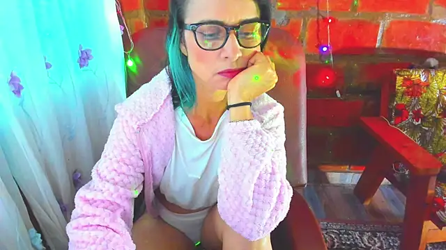 Snapshot of BrianaGarner chatting on 4, 5, 2026 BrianaGarner online show from 4, 5, 2026