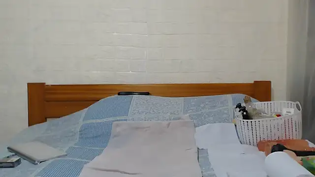 awild kitten online show from 11, 10, 2025