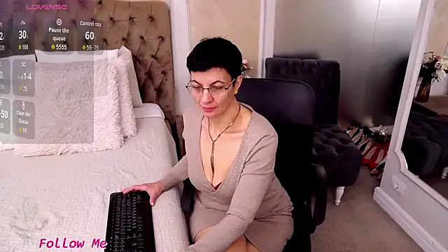 BustyPenellope online show from 3, 2, 2026