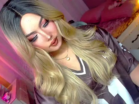 HOTnWILDalice online show from 18, 4, 2026