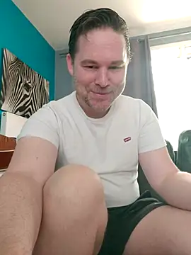 Snapshot of tom_sauwer chatting on 3, 8, 2026 tom sauwer online show from 3, 8, 2026