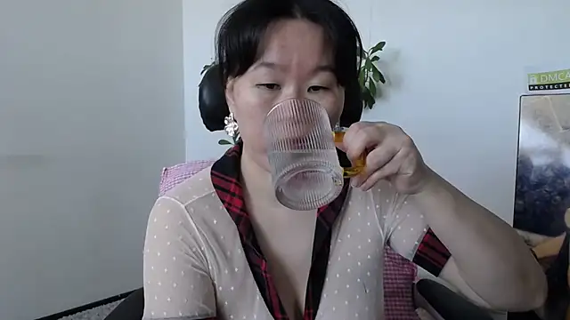 Akira xx online show from 12, 10, 2025