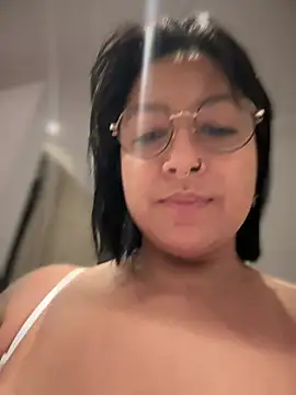 Snapshot of DannaaMeliza chatting on 25, 12, 2024 DannaaMeliza online show from 25, 12, 2024