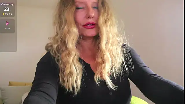 Snapshot of Kishaxxx chatting on 2, 10, 2025 Kishaxxx online show from 2, 10, 2025