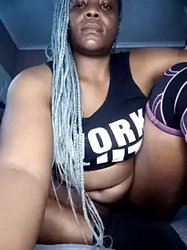Snapshot of SQUITBOOTY chatting on 5, 6, 2026 SQUITBOOTY online show from 5, 6, 2026