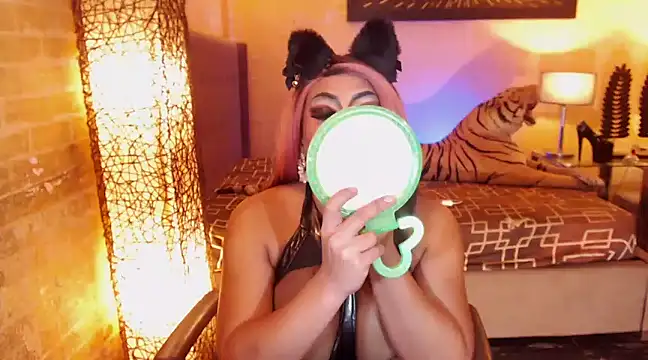 Snapshot of LavictoriaFox chatting on 4, 3, 2025 LavictoriaFox online show from 4, 3, 2025