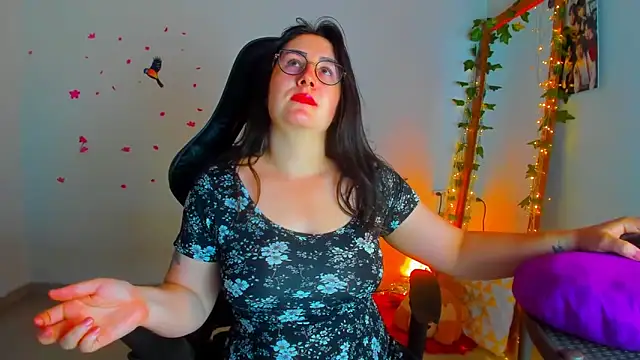 Snapshot of Susan_Foxx chatting on 8, 11, 2025 Susan Foxx online show from 8, 11, 2025