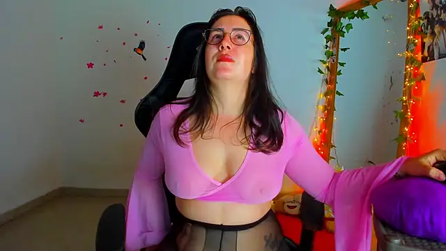 Snapshot of Susan_Foxx chatting on 20, 10, 2025 Susan Foxx online show from 20, 10, 2025