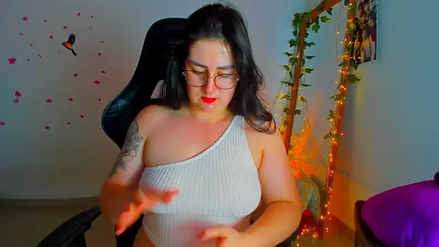 Snapshot of Susan_Foxx chatting on 6, 11, 2025 Susan Foxx online show from 6, 11, 2025