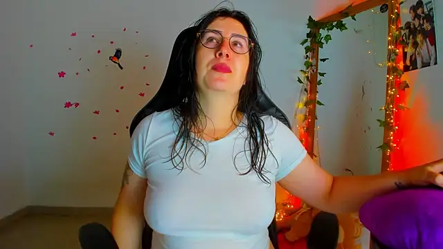 Snapshot of Susan_Foxx chatting on 13, 10, 2025 Susan Foxx online show from 13, 10, 2025