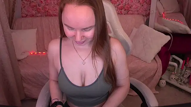 MiaRedFox online show from 3, 3, 2026