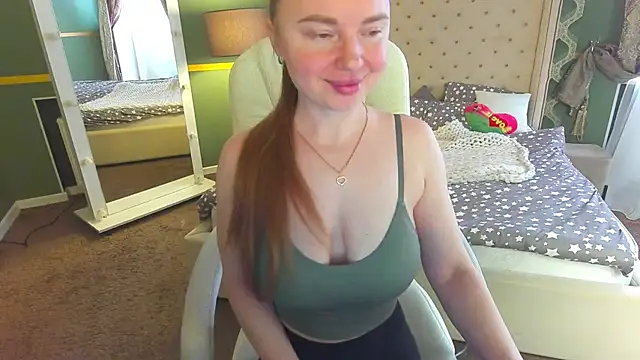 MiaRedFox online show from 7, 2, 2025