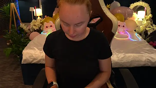MiaRedFox online show from 25, 7, 2026