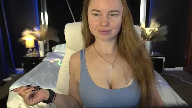 MiaRedFox online show from 2, 12, 2025