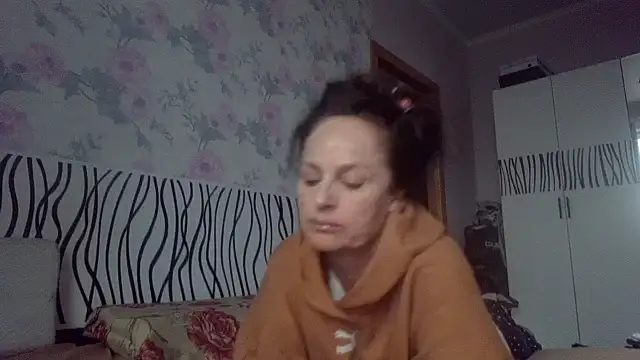 Snapshot of LindaStarS chatting on 8, 10, 2025 LindaStarS online show from 8, 10, 2025