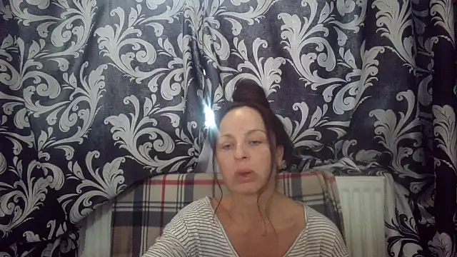 Snapshot of LindaStarS chatting on 2, 11, 2025 LindaStarS online show from 2, 11, 2025