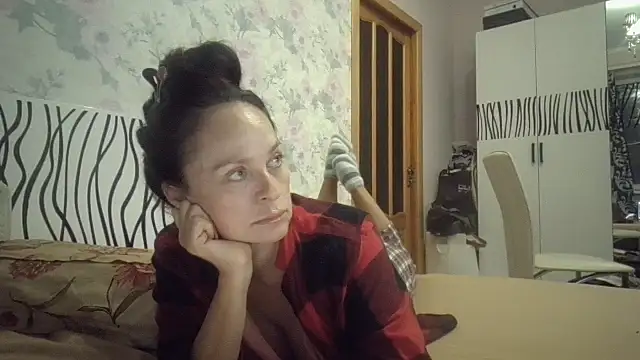 Snapshot of LindaStarS chatting on 12, 10, 2025 LindaStarS online show from 12, 10, 2025