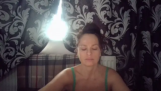 Snapshot of LindaStarS chatting on 24, 11, 2025 LindaStarS online show from 24, 11, 2025