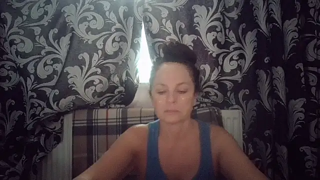 Snapshot of LindaStarS chatting on 9, 11, 2025 LindaStarS online show from 9, 11, 2025