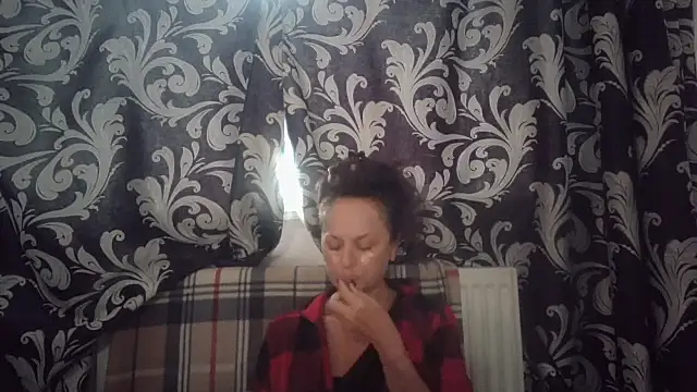 Snapshot of LindaStarS chatting on 10, 10, 2025 LindaStarS online show from 10, 10, 2025