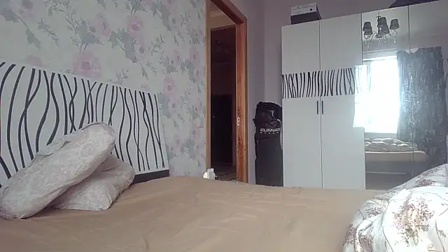 Snapshot of LindaStarS chatting on 10, 11, 2025 LindaStarS online show from 10, 11, 2025