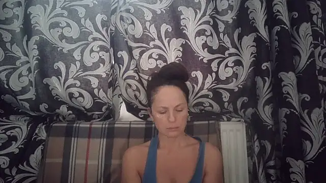 Snapshot of LindaStarS chatting on 18, 11, 2025 LindaStarS online show from 18, 11, 2025