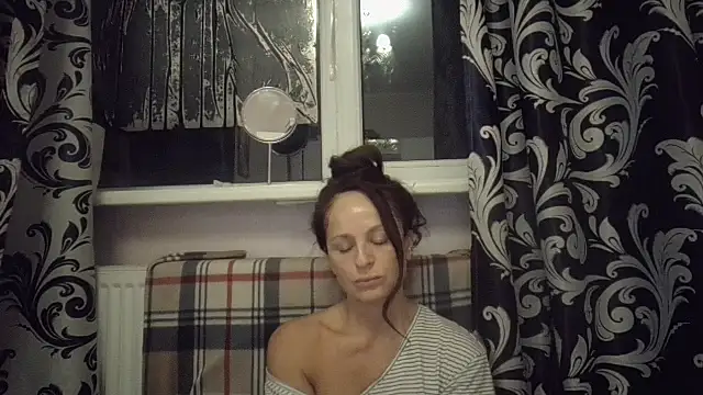 Snapshot of LindaStarS chatting on 2, 11, 2025 LindaStarS online show from 2, 11, 2025