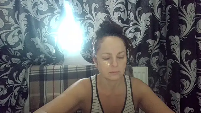 Snapshot of LindaStarS chatting on 14, 11, 2025 LindaStarS online show from 14, 11, 2025