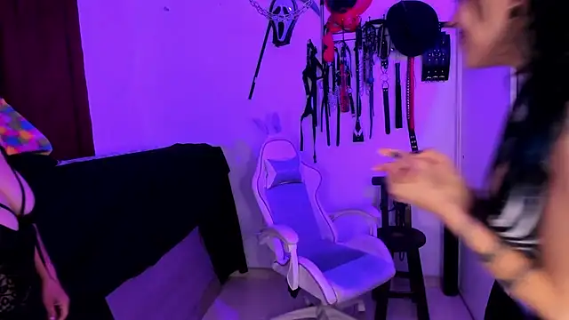 dungeongirls online show from 10, 10, 2025