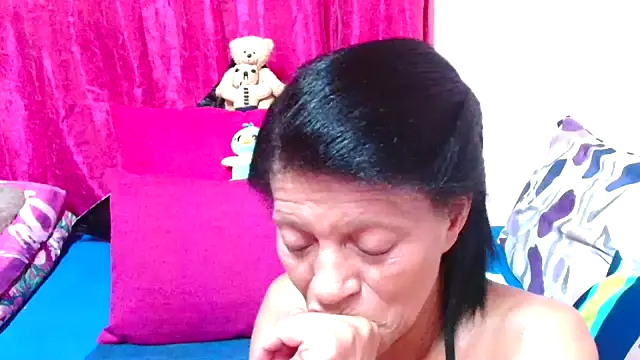 SLUTTYROXY online show from 5, 12, 2025