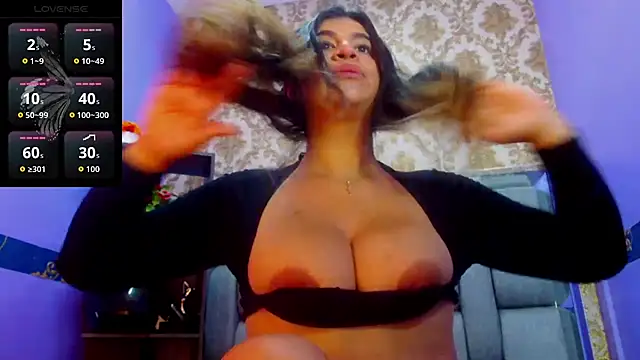 Snapshot of susan_hicks chatting on 21, 7, 2026 susan hicks online show from 21, 7, 2026