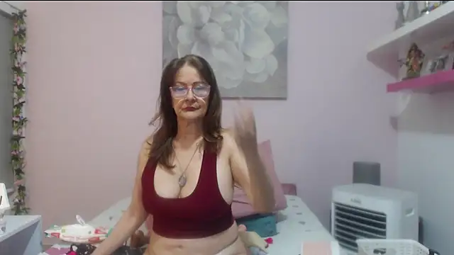 CindyCrawford online show from 25, 10, 2025