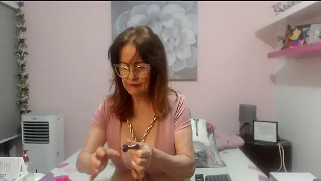 Snapshot of CindyCrawford chatting on 19, 5, 2026 CindyCrawford online show from 19, 5, 2026