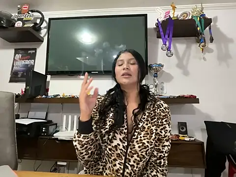 kinky milaxh online show from 5, 3, 2026