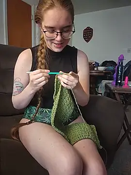 Izzy Hellbourne online show from 4, 6, 2026
