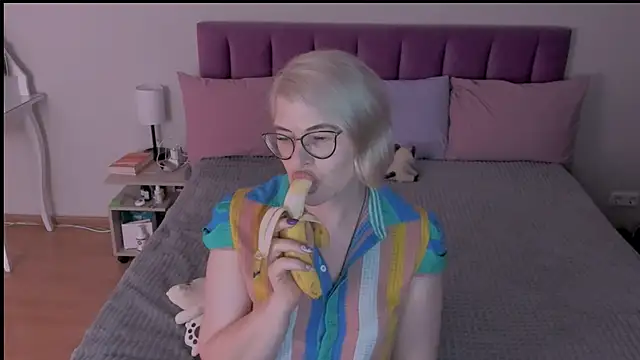 sabrinamacmarren online show from 14, 3, 2025