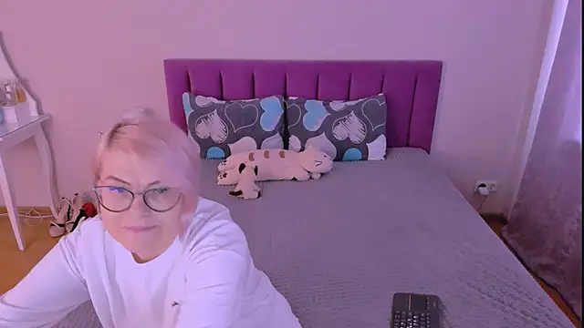 sabrinamacmarren online show from 17, 2, 2026