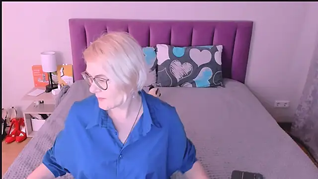 sabrinamacmarren online show from 21, 10, 2025