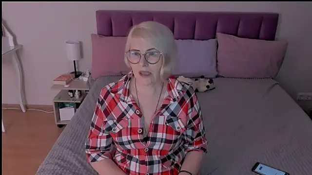 sabrinamacmarren online show from 15, 3, 2025