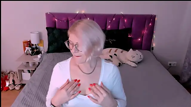 sabrinamacmarren online show from 16, 12, 2025