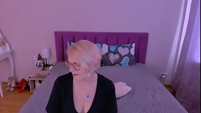 sabrinamacmarren online show from 5, 2, 2026