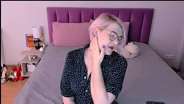 sabrinamacmarren online show from 30, 11, 2025