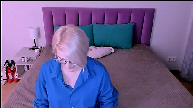 sabrinamacmarren online show from 22, 9, 2025