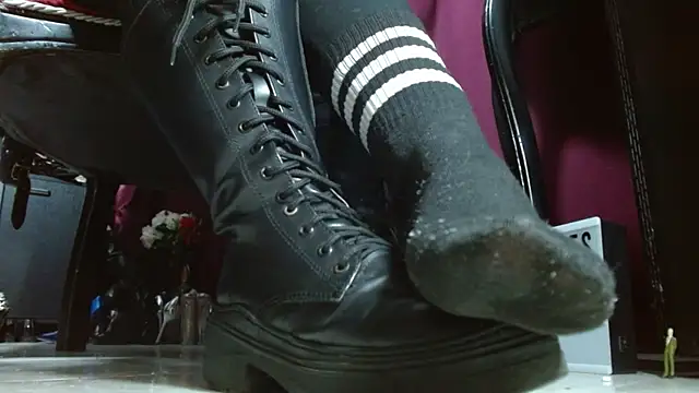 Snapshot of MeGoddesSara chatting on 16, 5, 2026 MeGoddesSara online show from 16, 5, 2026